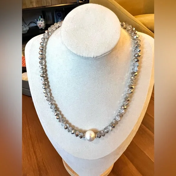 Silver and Clear Beaded Necklace with Faux Pearl - Picture 5 of 7